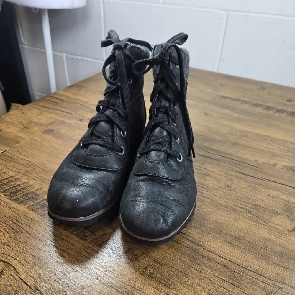 Sorel Harlow Conquest Black Ankle Boots
